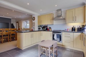 Kitchen/Breakfast Room- click for photo gallery